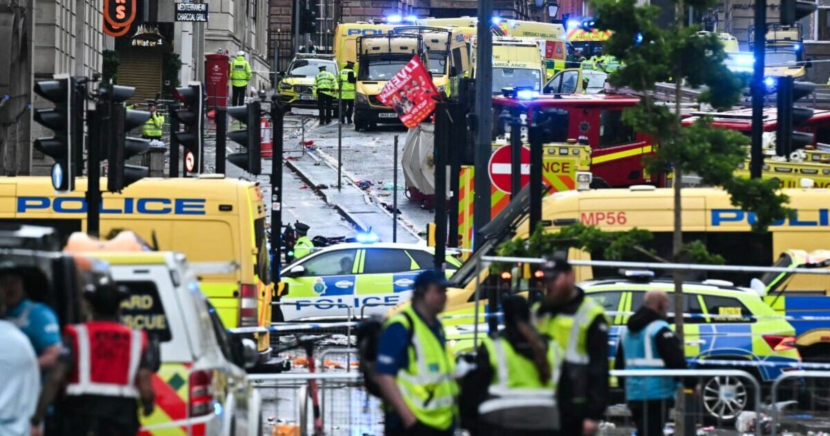 Accidente automovilístico en desfile de Liverpool EN VIVO: Eventos cancelados mientras se proporciona actualización sobre víctimas "muy enfermas"