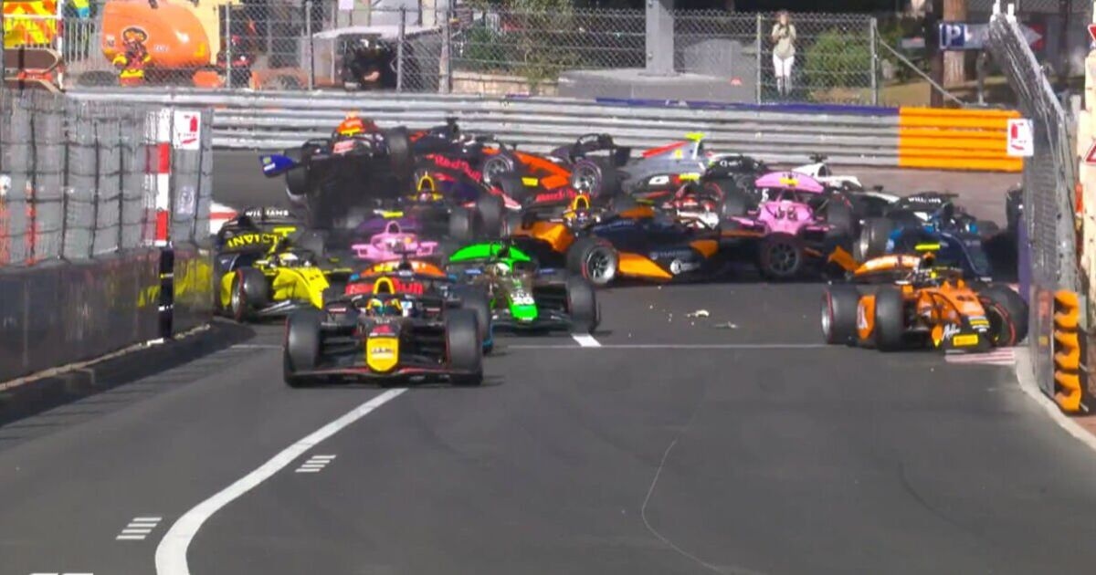 Chaos beim GP von Monaco: Massenkarambolage mit zwölf übereinandergestapelten Fahrzeugen ruiniert das Rennen