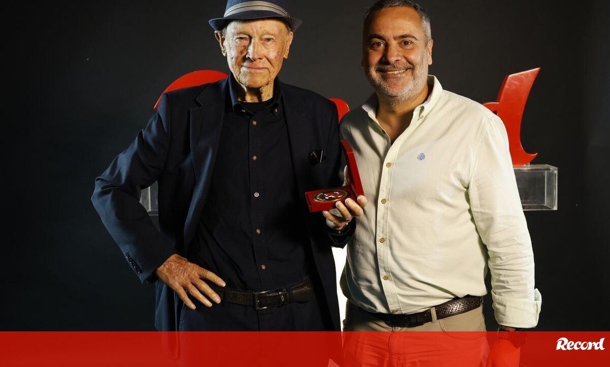 <![CDATA[ Adriano Salgueiro: fiel seguidor digno de Record de Ouro   ]]>