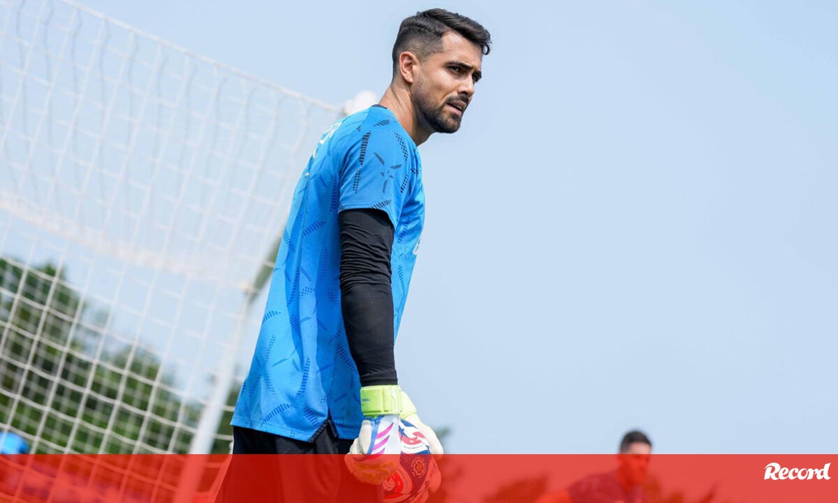 <![CDATA[ Regresso de Diogo Costa não é para já ]]>