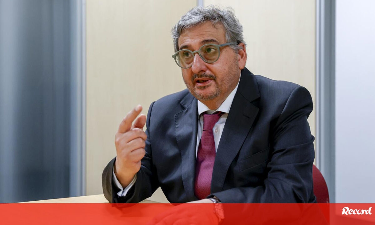 <![CDATA[ Luís Campos Ferreira: «Alteração estatutária não é bem-vinda» ]]>