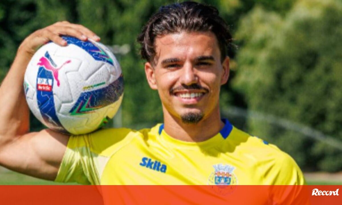 <![CDATA[ Djouahra blindado por 7 milhões de euros ]]>