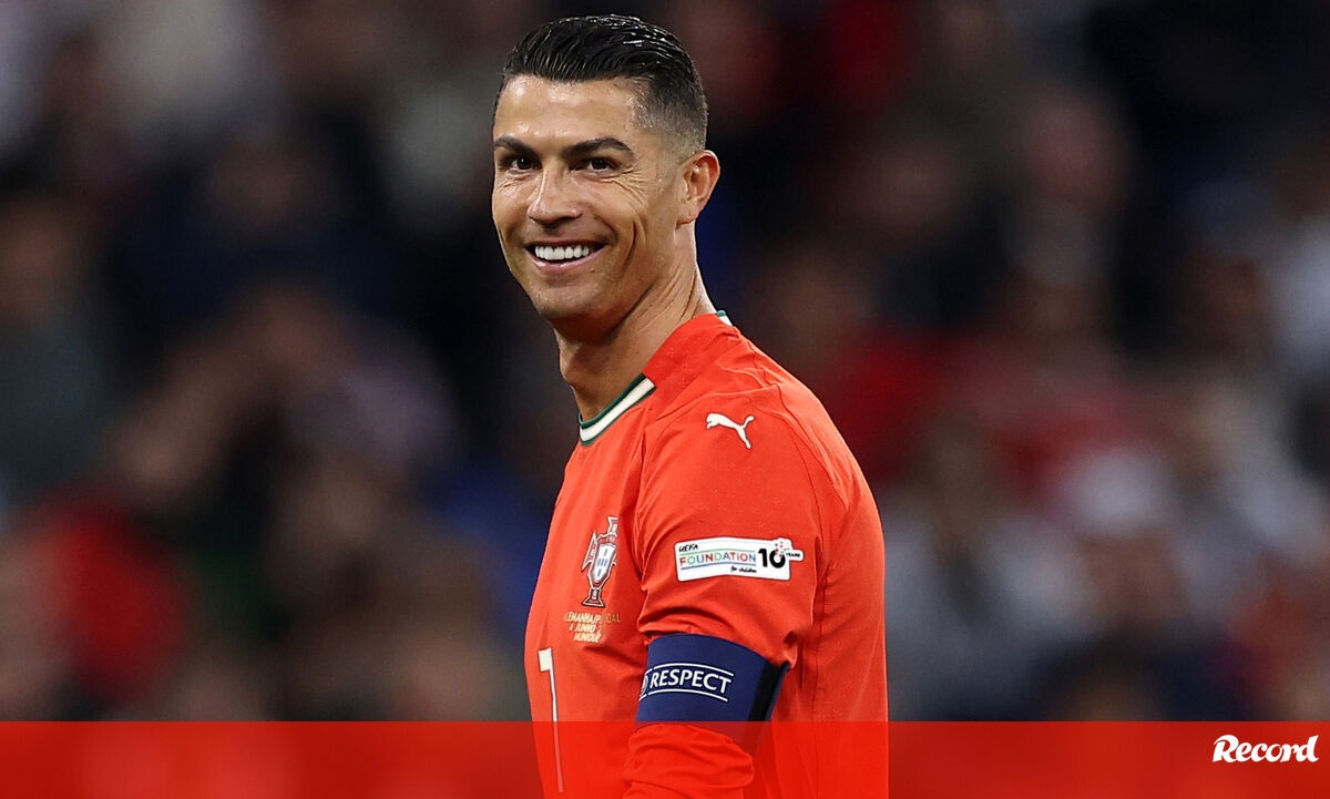 <![CDATA[ Cristiano Ronaldo torna-se primeiro futebolista com fortuna acima de mil milhões ]]>