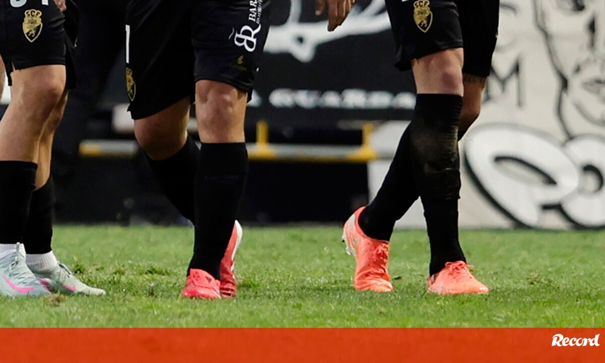 <![CDATA[ Farense afunda o Estoril ]]>