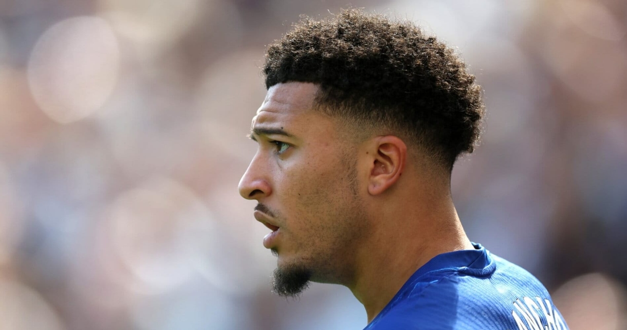 Sancho nie wychodzi w pierwszym składzie, ale Comolli nie sfinalizuje transakcji. Juve czeka, porażka w Premier League jest tuż za rogiem.