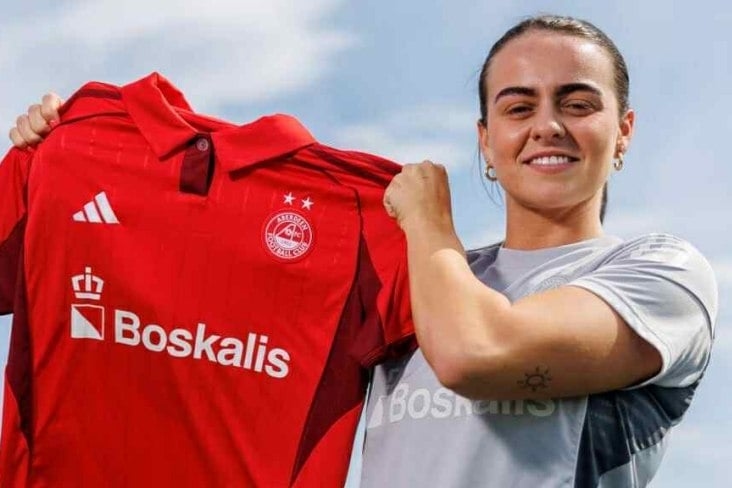 El ex as de Armagh, Clarke, firma con el Aberdeen