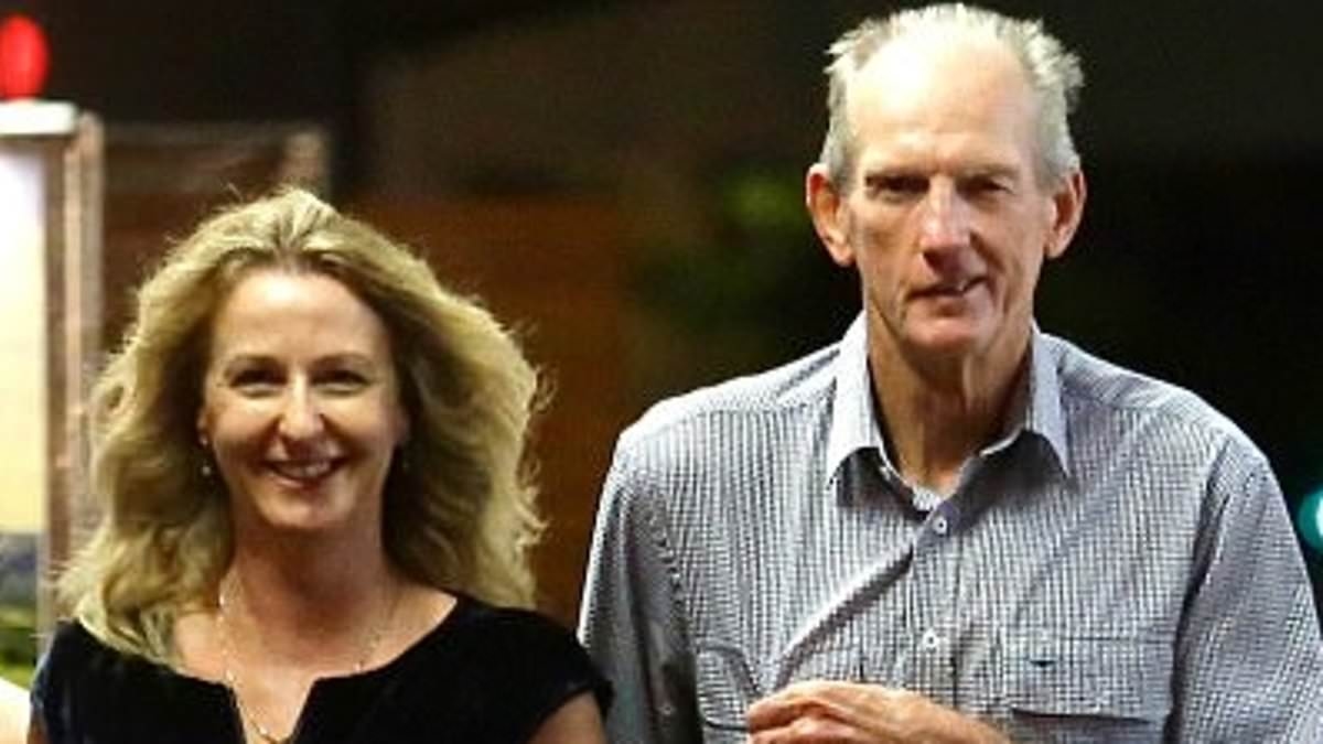 Fußball-Supertrainer Wayne Bennett erklärt Radiostars den Krieg wegen schändlicher Witze über seine Ex-Frau und die Frau, für die er sie verlassen hat