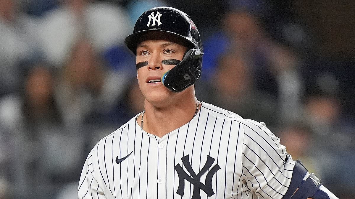 New York'un Blue Jays'e karşı aldığı acımasız yenilgiyle MLB playofflarından elenmesinin ardından Yankees taraftarları büyük bir hayal kırıklığına uğradı.