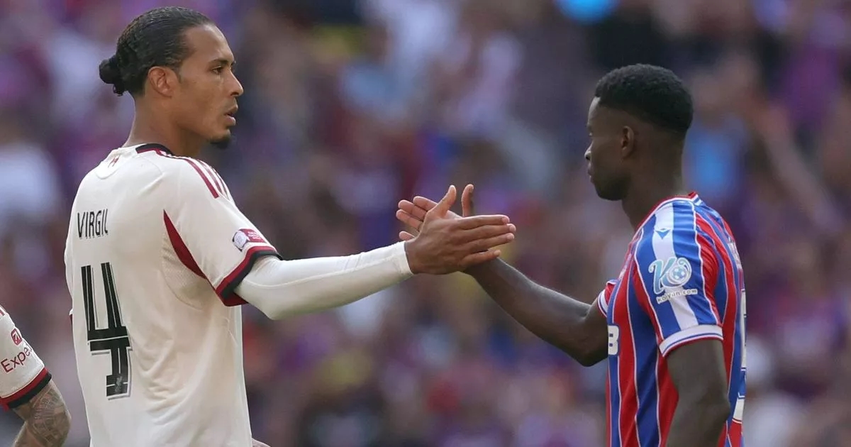Virgil van Dijk wysyła wiadomość transferową do menedżerów Liverpoolu dotyczącą Marca Guehiego