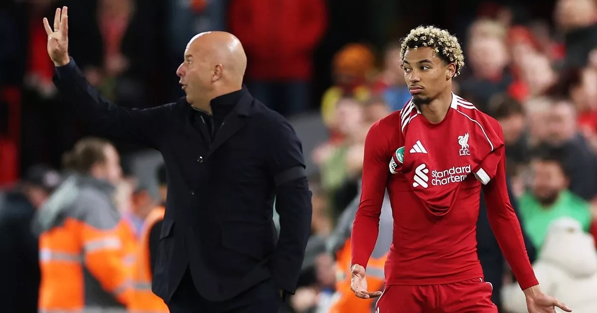 Ile meczów opuści Hugo Ekitike? Wyjaśnienie zasad zawieszenia po czerwonej kartce dla Liverpoolu