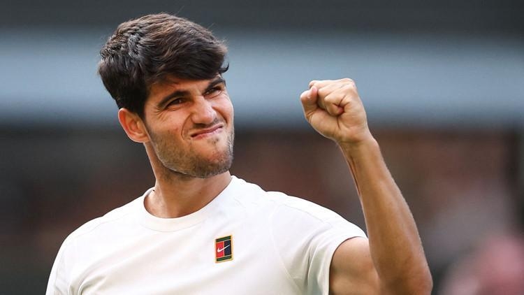 Carlos Alcaraz accède aux huitièmes de finale à Wimbledon !