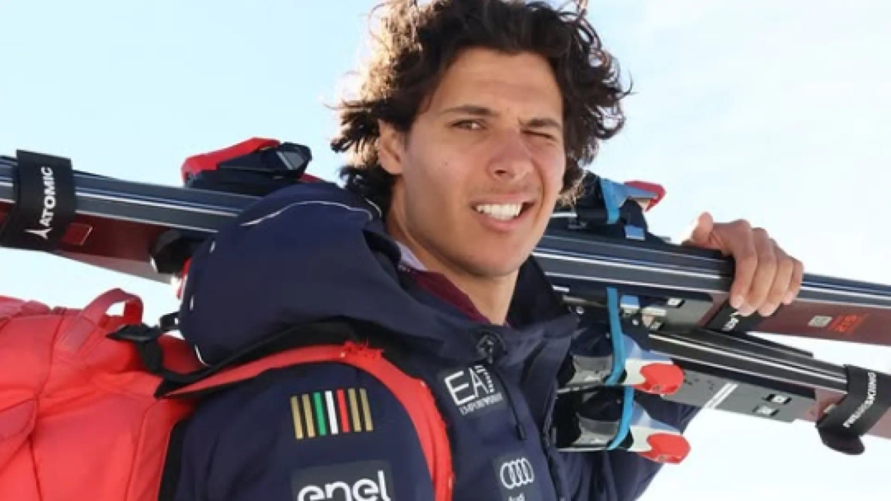 Lo sciatore Matteo Franzoso muore all'età di 25 anni dopo essersi schiantato contro una recinzione durante un allenamento.