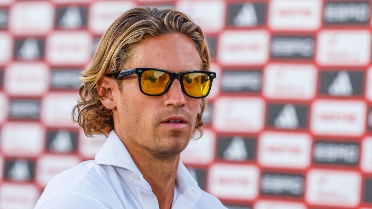 Marcos Llorente's daily routines: the Paleolithic diet, eating dinner at 5:30 p.m. in winter, wearing yellow sunglasses indoors...