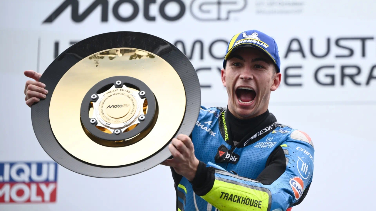 Испанец Рауль Фернандес одержал свою первую победу в MotoGP без каких-либо сомнений.