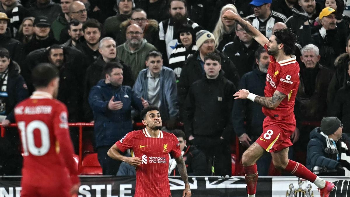 Luis Díaz se luce con asistencia en victoria de Liverpool contra Newcastle: video