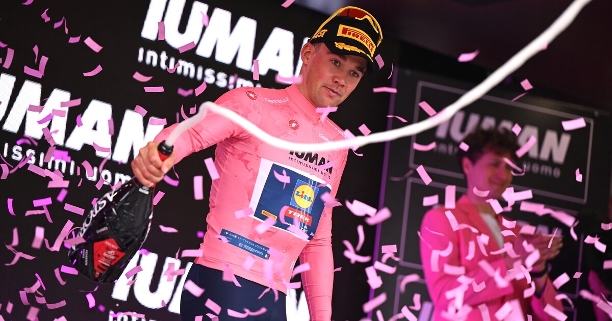 Mads Pedersen todavía sabe cómo sonrojarse. El danés ganó la 1ª etapa del Giro