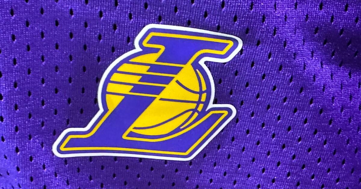 Los Lakers fueron vendidos por diez mil millones