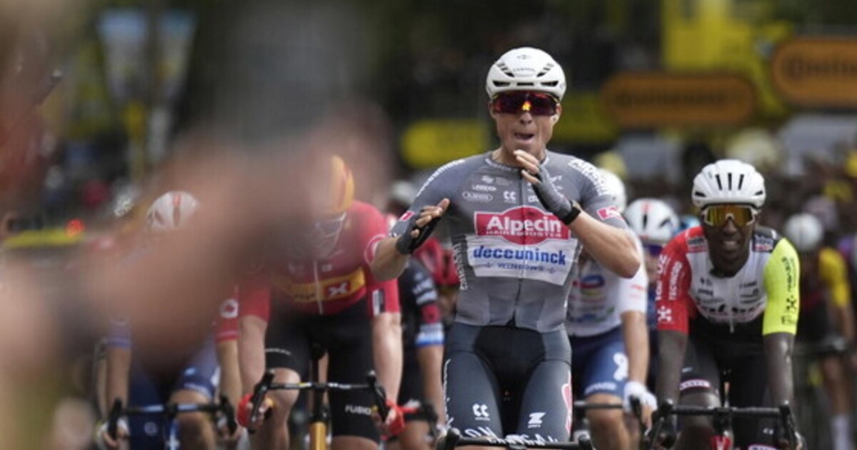 In de Tour de France verzint de wind een etappe die er niet was: Jasper Philipsen wint