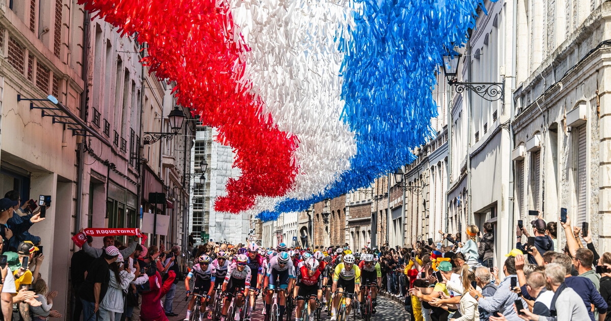 Côte che sembrano montagne. Cosa ci dicono del ciclismo le strade piene di gente al Tour del France