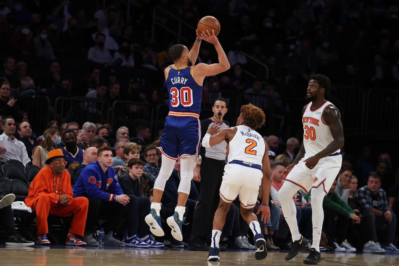 L'NBA cambia le regole per incoraggiare tiri spettacolari negli ultimi secondi dei quarti