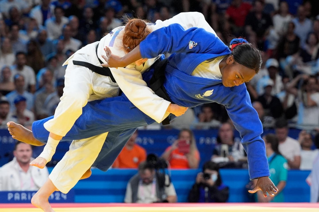 In Champigny-sur-Marne, at Clarisse Agbégnénou's judo club, the high-level section is threatened with closure.
