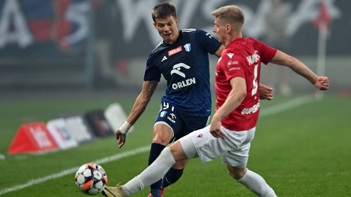Wisła Płock es mejor que su homónimo en Cracovia. Arka Gdynia cerca del ascenso