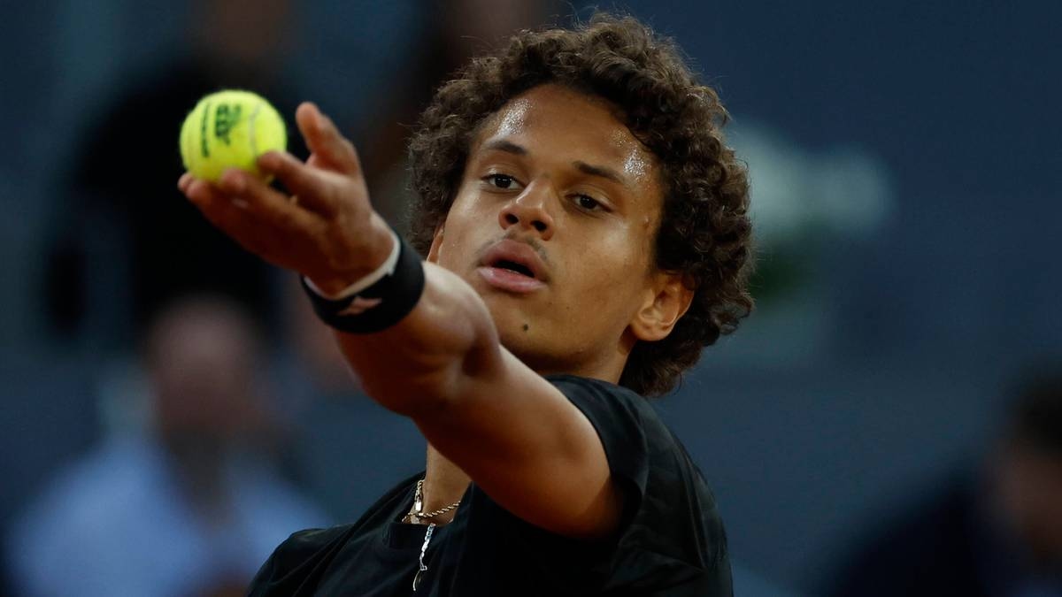 Final da ATP em S'Hertogenbosch: Gabriel Diallo x Zizou Bergs. Cobertura e resultados ao vivo.