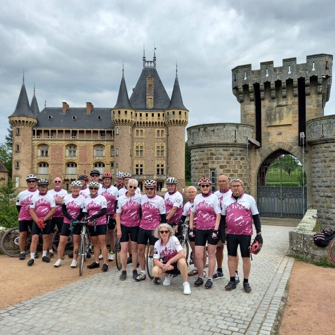 Radfahrer auf einer Sportreise nach Saône-et-Loire