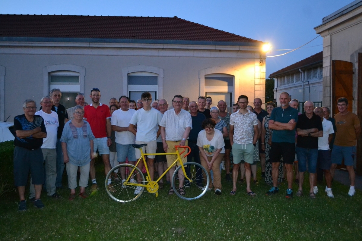 Bike cross: voluntarios bien equipados