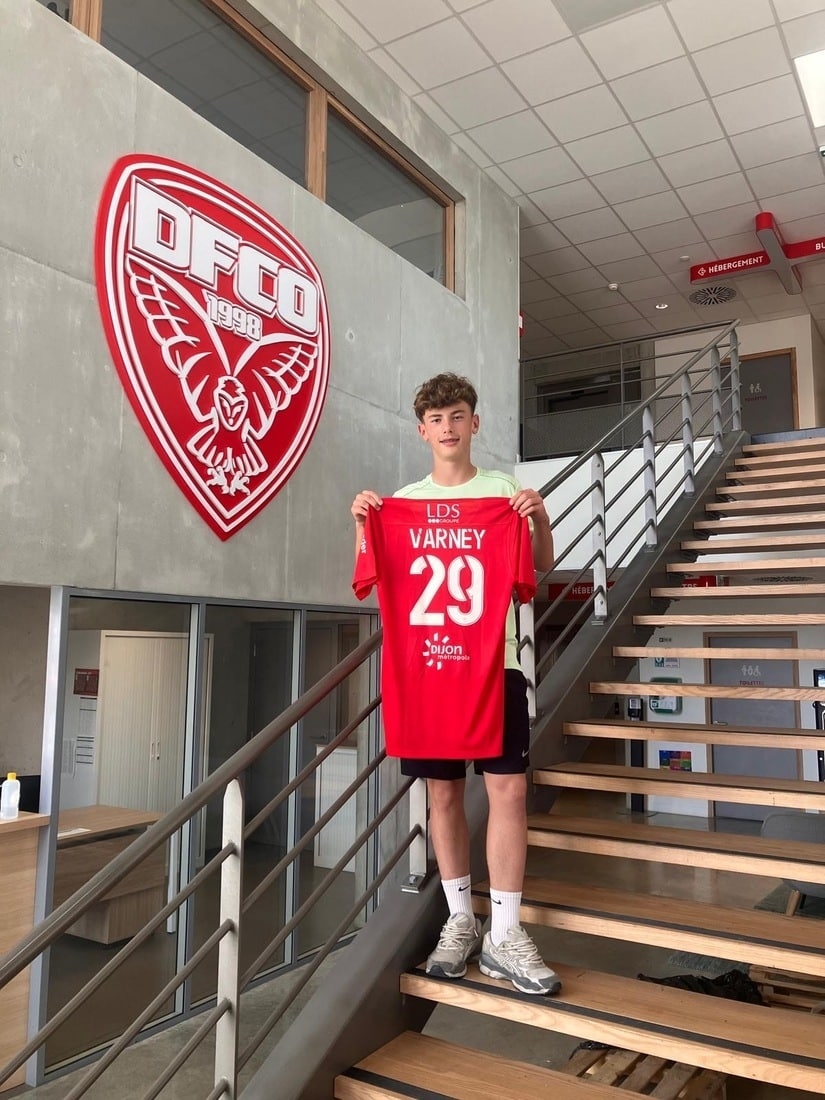 Kenzo Varney takes a step forward by signing for the Dijon FCO training center
