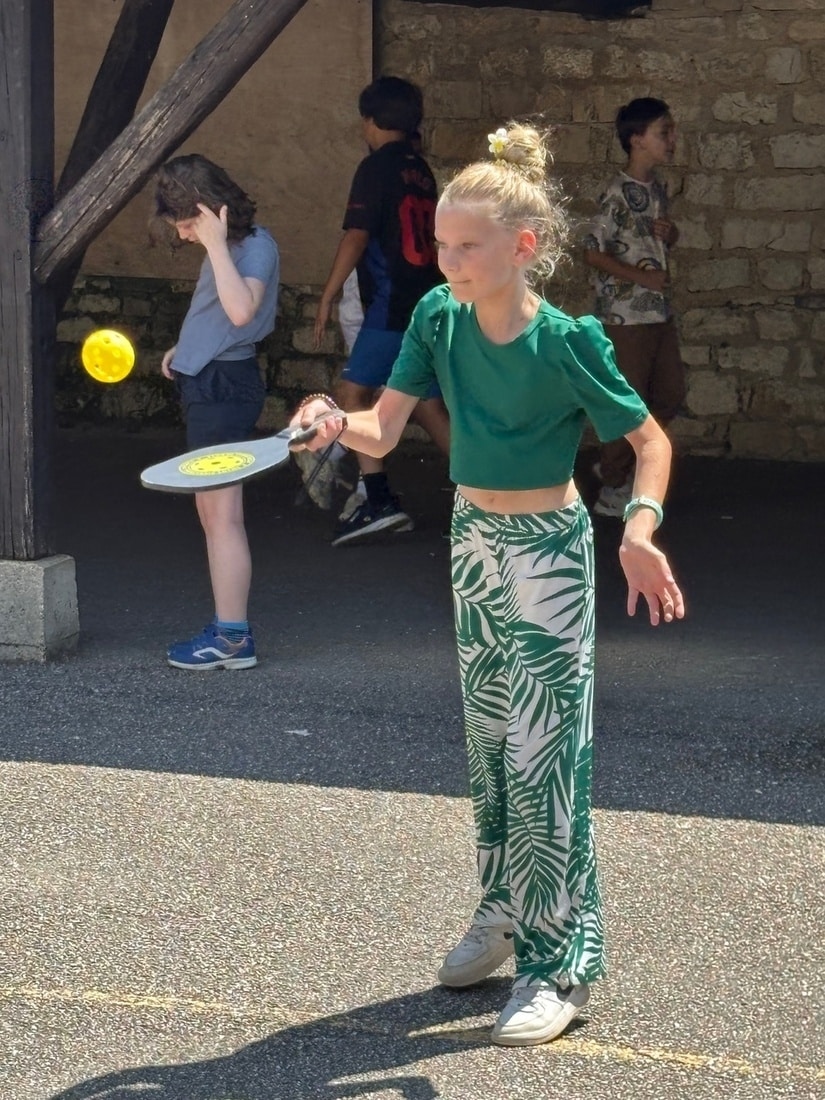 A fruitful partnership between the Tennis Club and the school