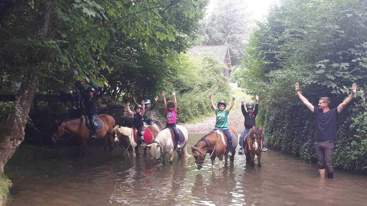 Junge Leute im Sattel für eine unvergessliche Woche