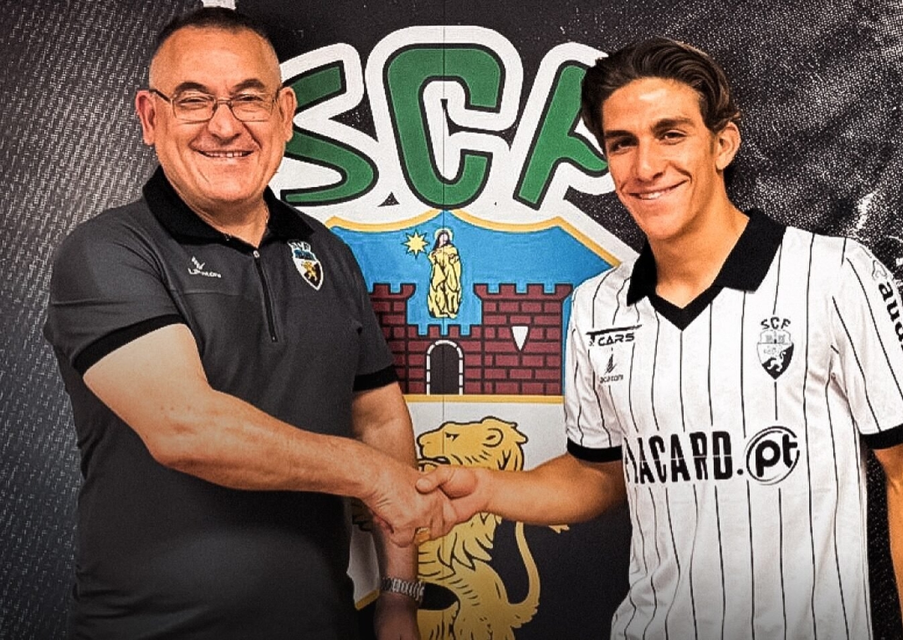 Jovem médio Rafael Teixeira renova até 2028 com Farense