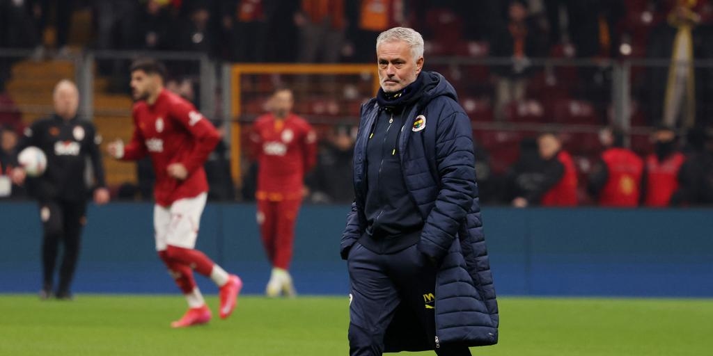 Galatasaray pozwie Mourinho za jego komentarze po derbach: „Skakali jak małpy”