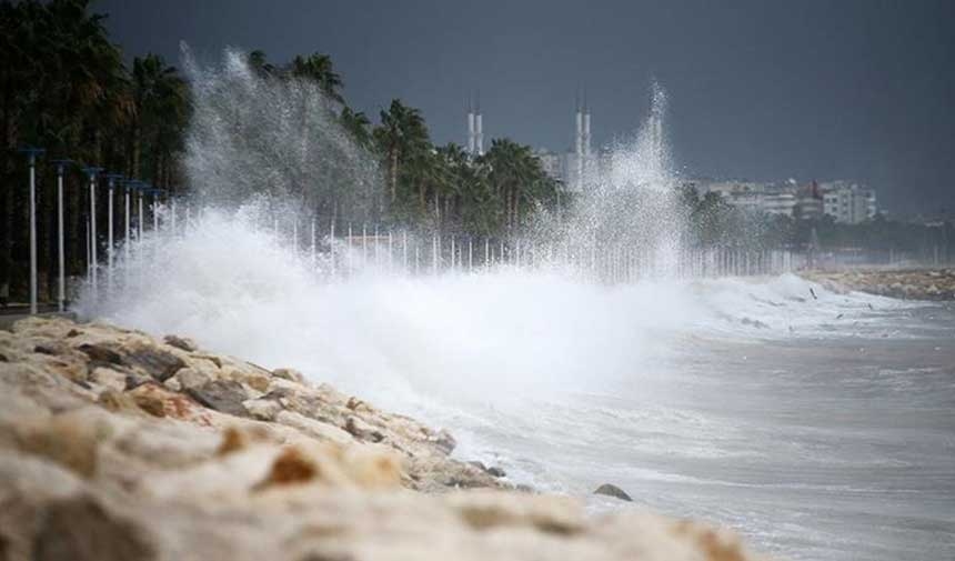 Strong wind and rip current warning for Istanbul