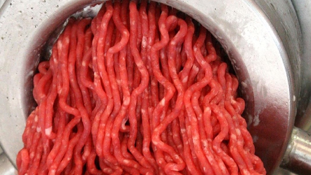 State alla larga da questo macellaio! Carne d'asino rilevata nei loro prodotti.