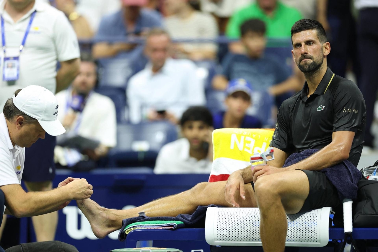 ABD Açık'ta Djokovic, korttaki doktorun müdahalesiyle Tien'i yendi. Ne oldu?