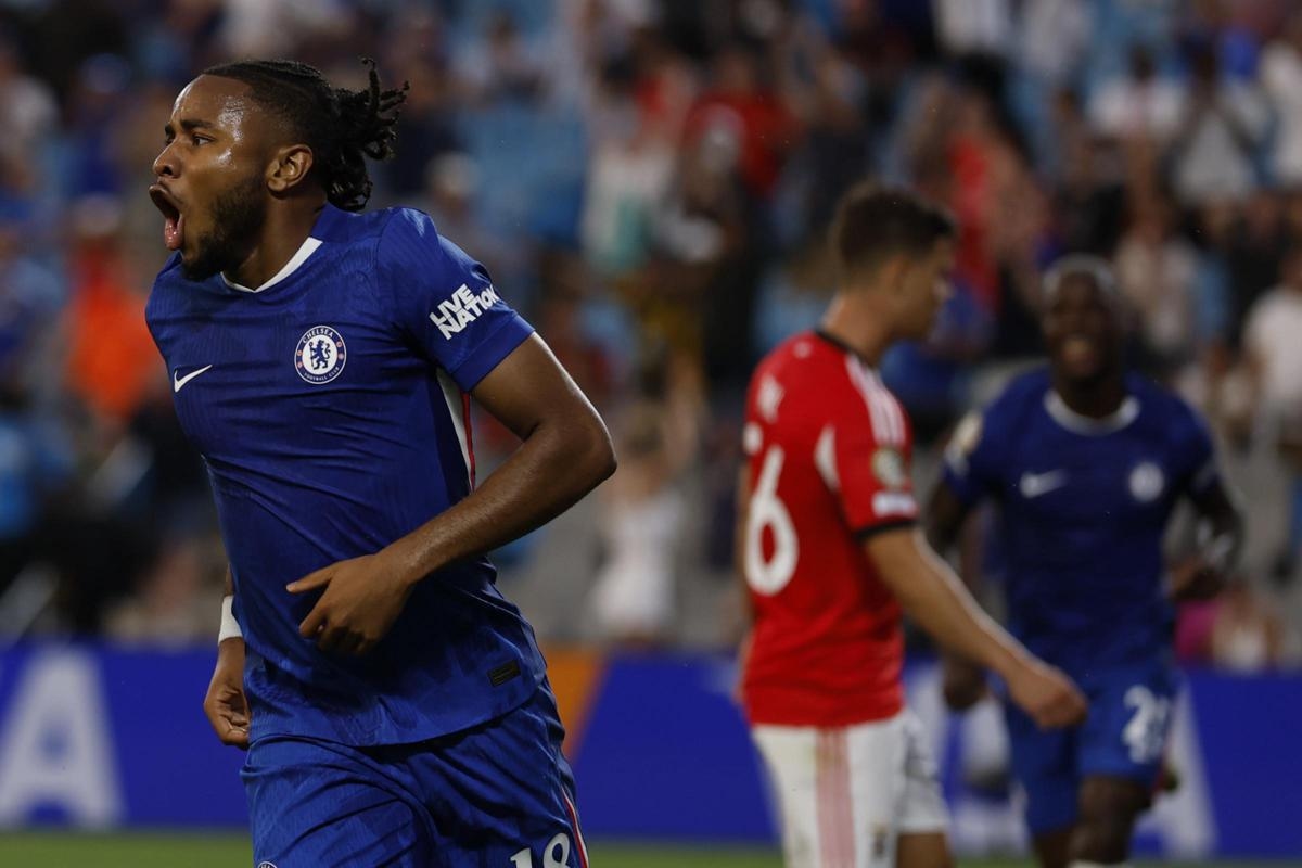 Inter Milan transfer piyasası, De Winter'ın Milan'a, Leoni'nin Liverpool/Nkunku'ya gitmesinin ardından defans oyuncusu arayışı, canlı bir seyir