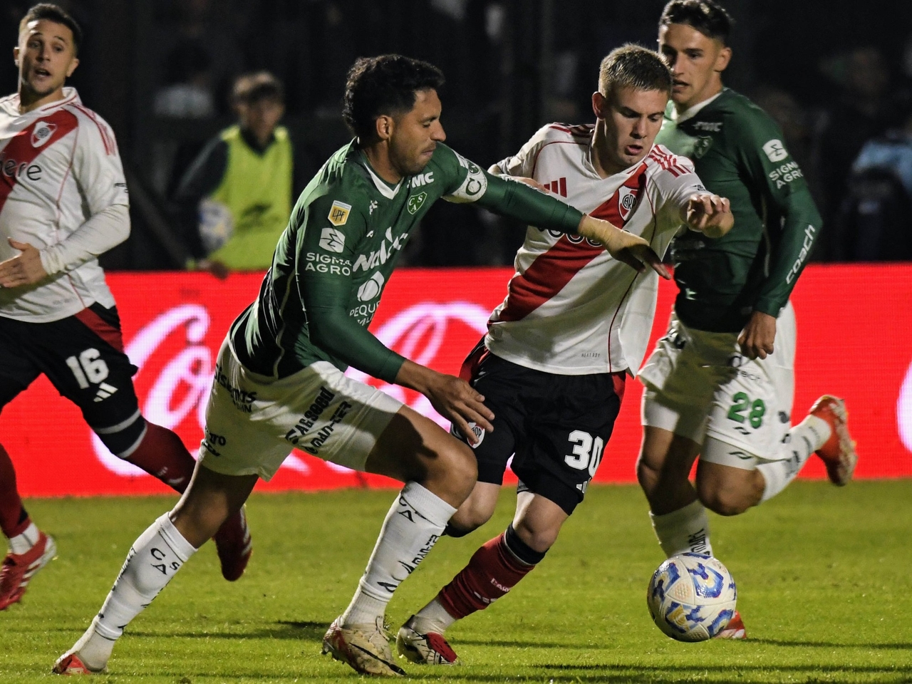 The stalwarts of Argentine football: Insaurralde, Carranza, Bologna, and Sosa, the forty-somethings who are holding their own in the Professional League.