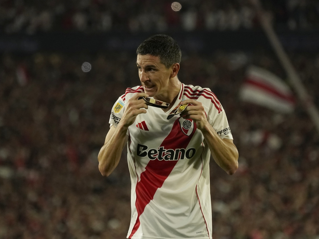 Nacho Fernández ve en iyi versiyonuyla yeniden bir araya geldiği gece: Playofflara en iyi formuyla gelen River Plate takımına liderlik etti.