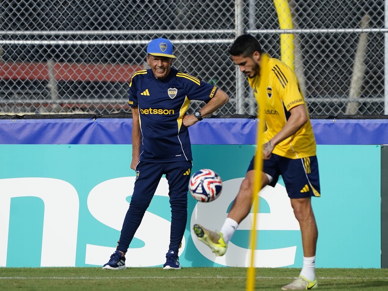 Miguel Ángel Russo podejmuje decyzje dotyczące składu Boca Juniors na debiut w Klubowych Mistrzostwach Świata 2025: „Nie możemy się wycofać”.