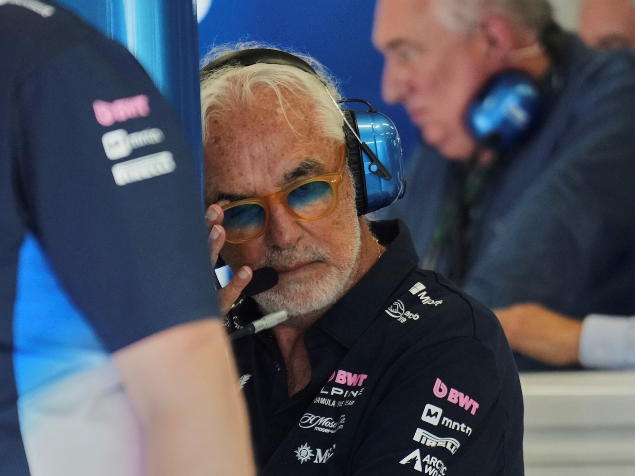 Colapinto's Alpine team is struggling to find its way in Formula 1: without power, points, or CEO, and with the 'Godfather' Briatore in its sights.