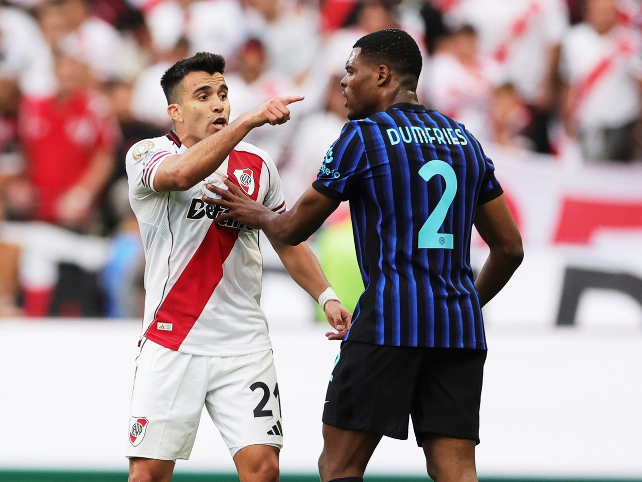 Bochornoso final de River vs Inter de Milán en el Mundial de Clubes: Acuña invitó a pelear a Dumfries