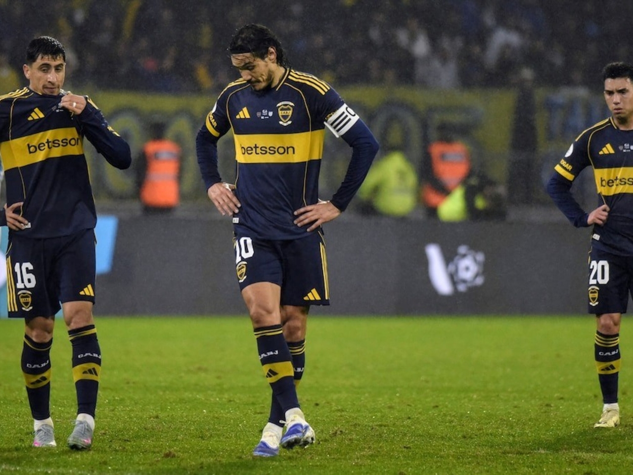 Boca Juniors are experiencing their duel between the anger of the fans, Riquelme's anger, and the poor level of the players.