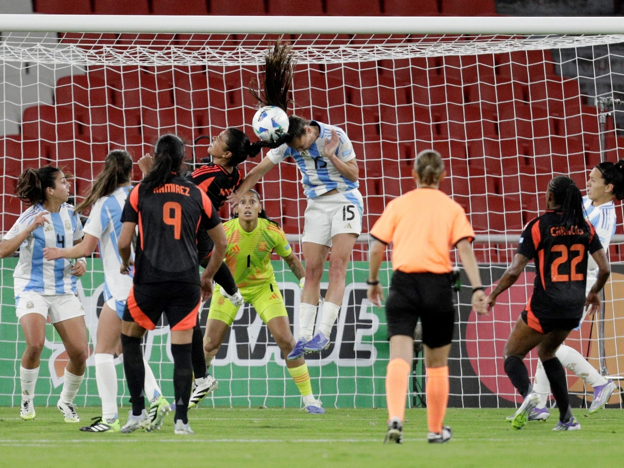 Il sogno del calcio femminile in Copa América è finito: l'Argentina ha perso ai rigori in semifinale contro la Colombia e si giocherà il terzo posto.