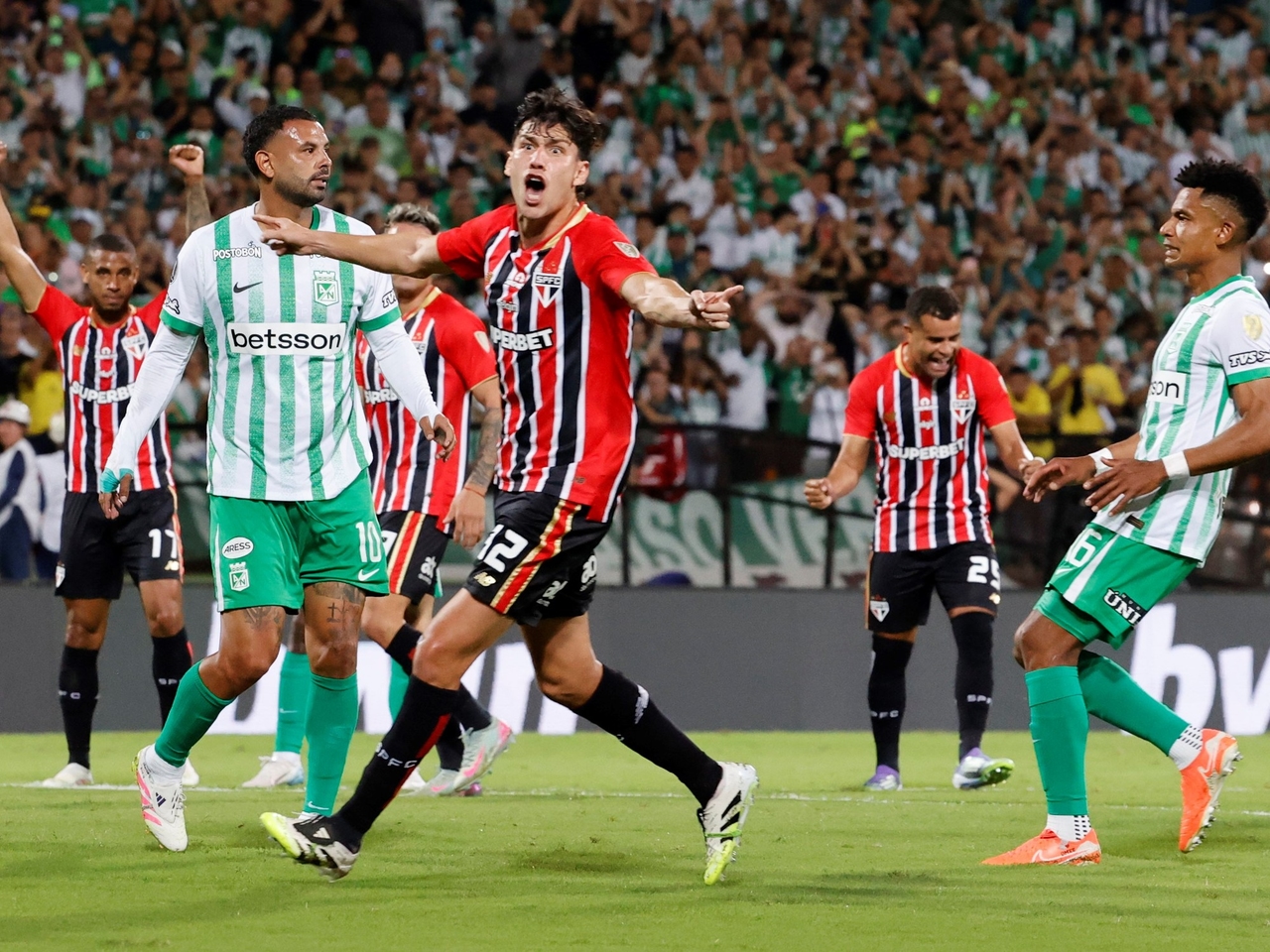 Cardona miał fatalny wieczór w Libertadores: zmarnował dwa rzuty karne przeciwko San Pablo de Crespo i skomplikował sytuację Atlético Nacional.