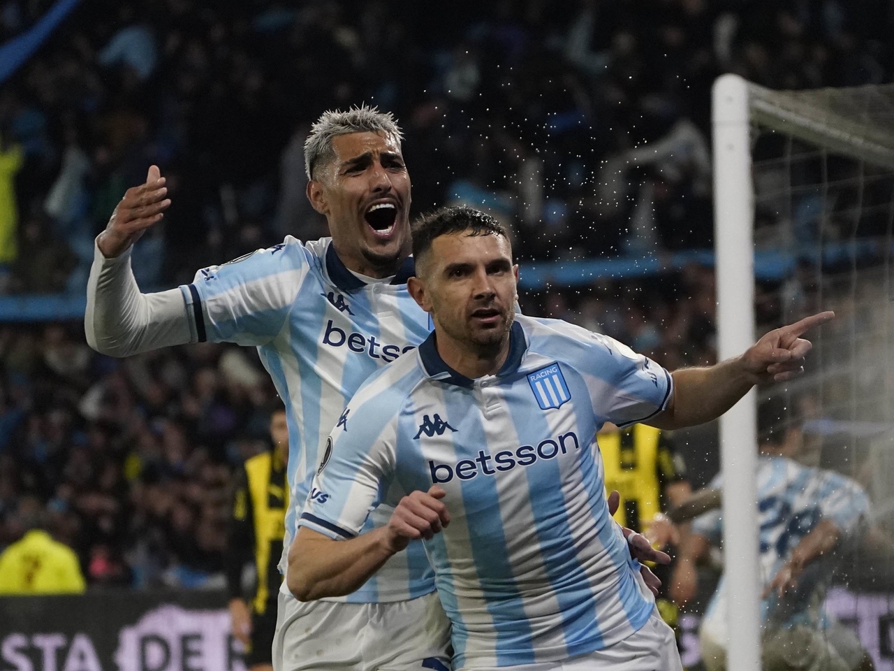 Adrián Martínez en een nieuwe 'Maravilla'-prestatie om Racing te helpen zich te kwalificeren voor de Libertadores: het nieuwe scorerecord dat hij behaalde