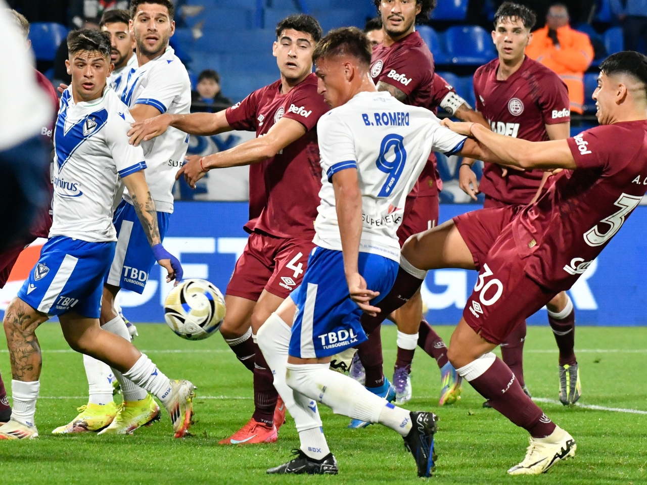 Foi assim que terminou o Torneio Clausura: o Argentinos perdeu, o Rosario Central foi paralisado pela chuva e o Vélez abriu dois pontos de vantagem sobre o River Plate.