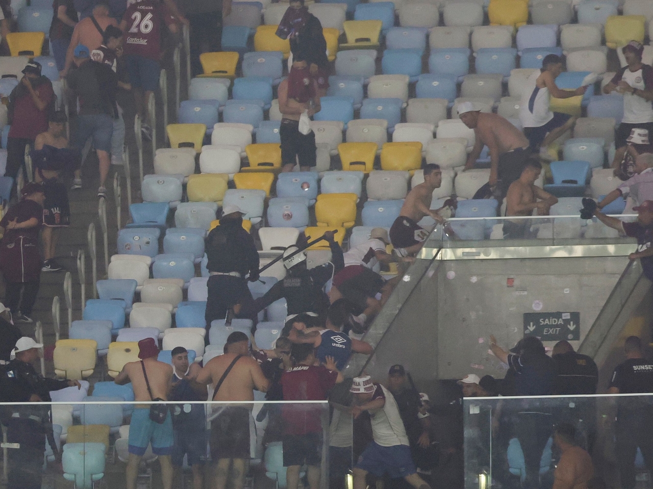 Nouvelles violences contre les supporters argentins au Brésil : la police frappe et gaze lacrymogène les supporters de Lanús contre Fluminense