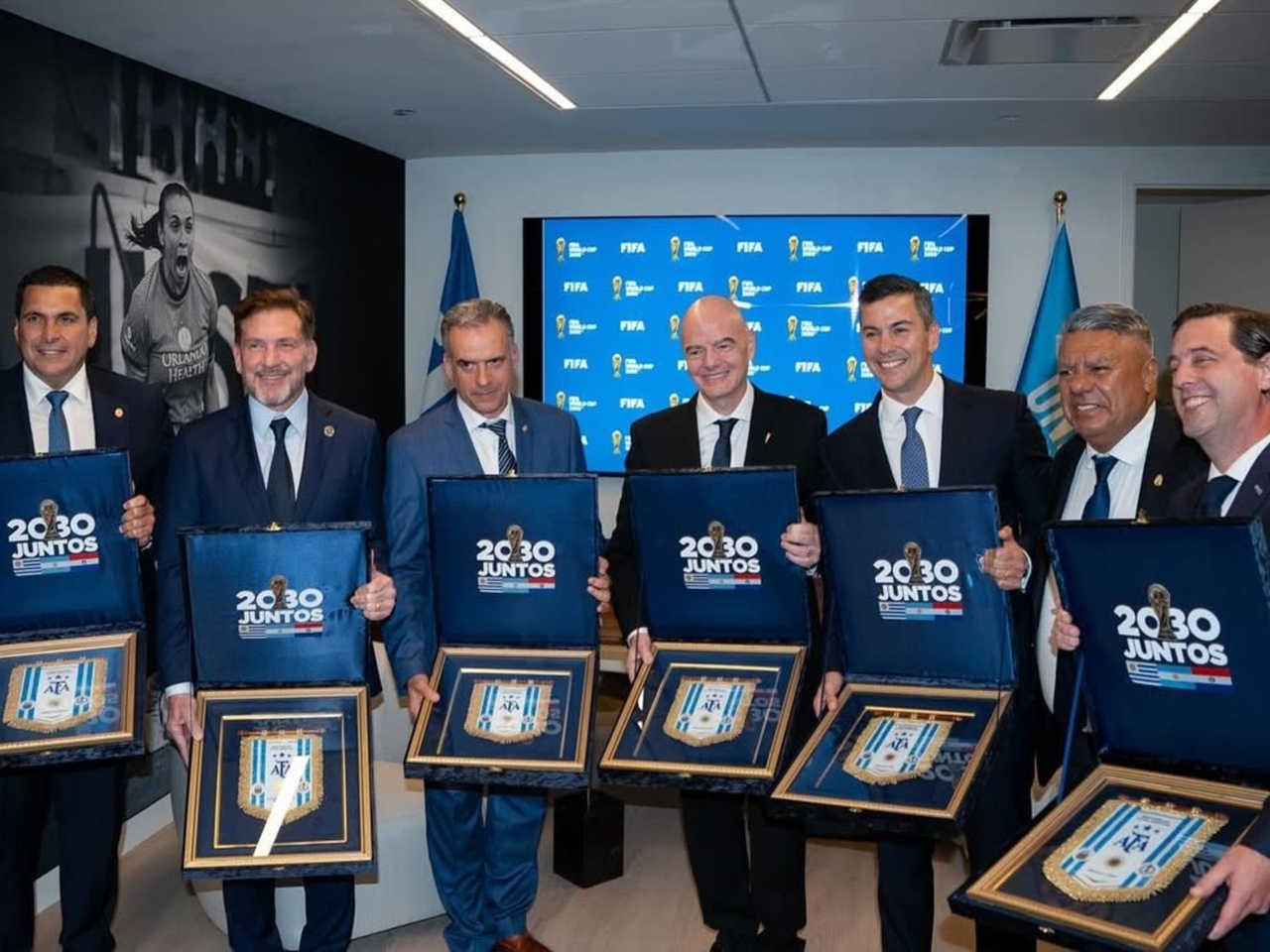 Coupe du monde 2030 : dans les coulisses du sommet de New York avec Chiqui Tapia, sans Milei, et comment l'appel à élargir le tournoi à 64 pays se poursuit.